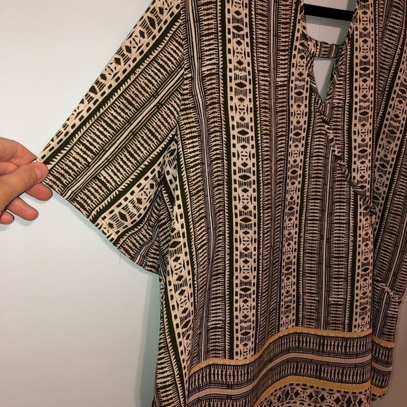 Cato size 26/28W top polyester keyhole cutout plus size - Picture 7 of 11